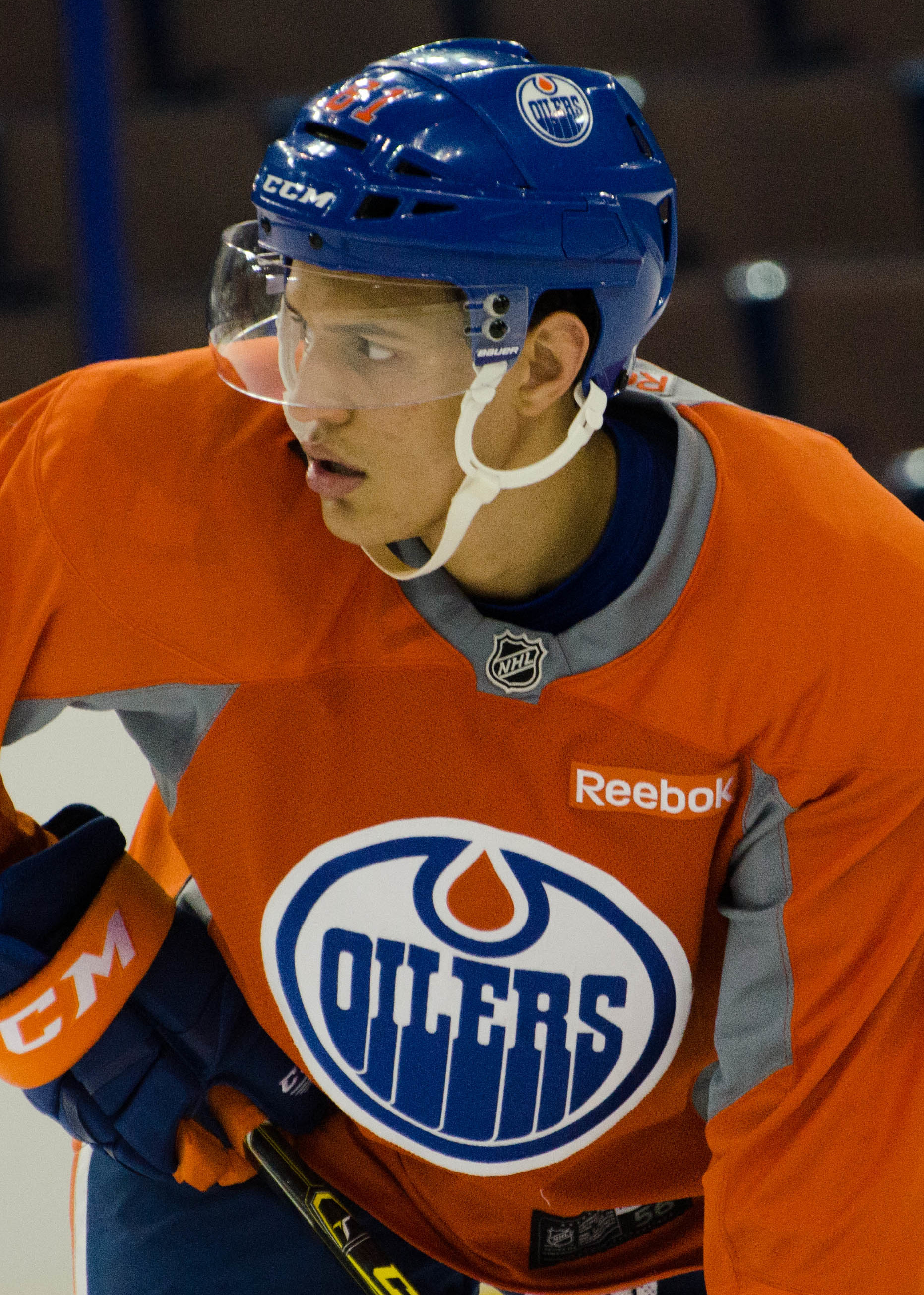 Caleb Jones avec les Oilers d'Edmonton en 2015