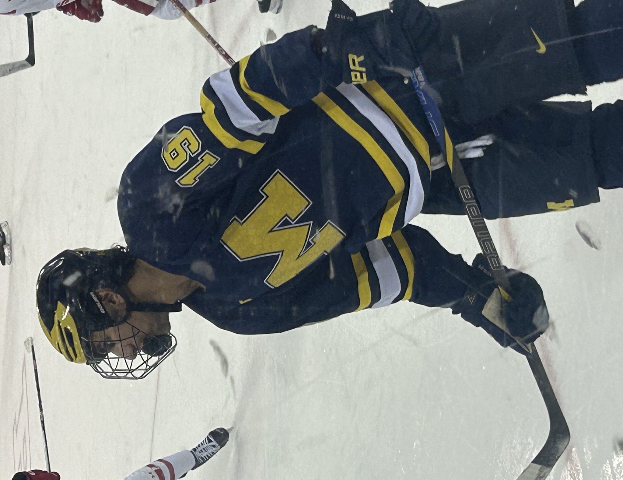 Michael Hage en action avec les Wolverines du Michigan le 25 janvier 2025