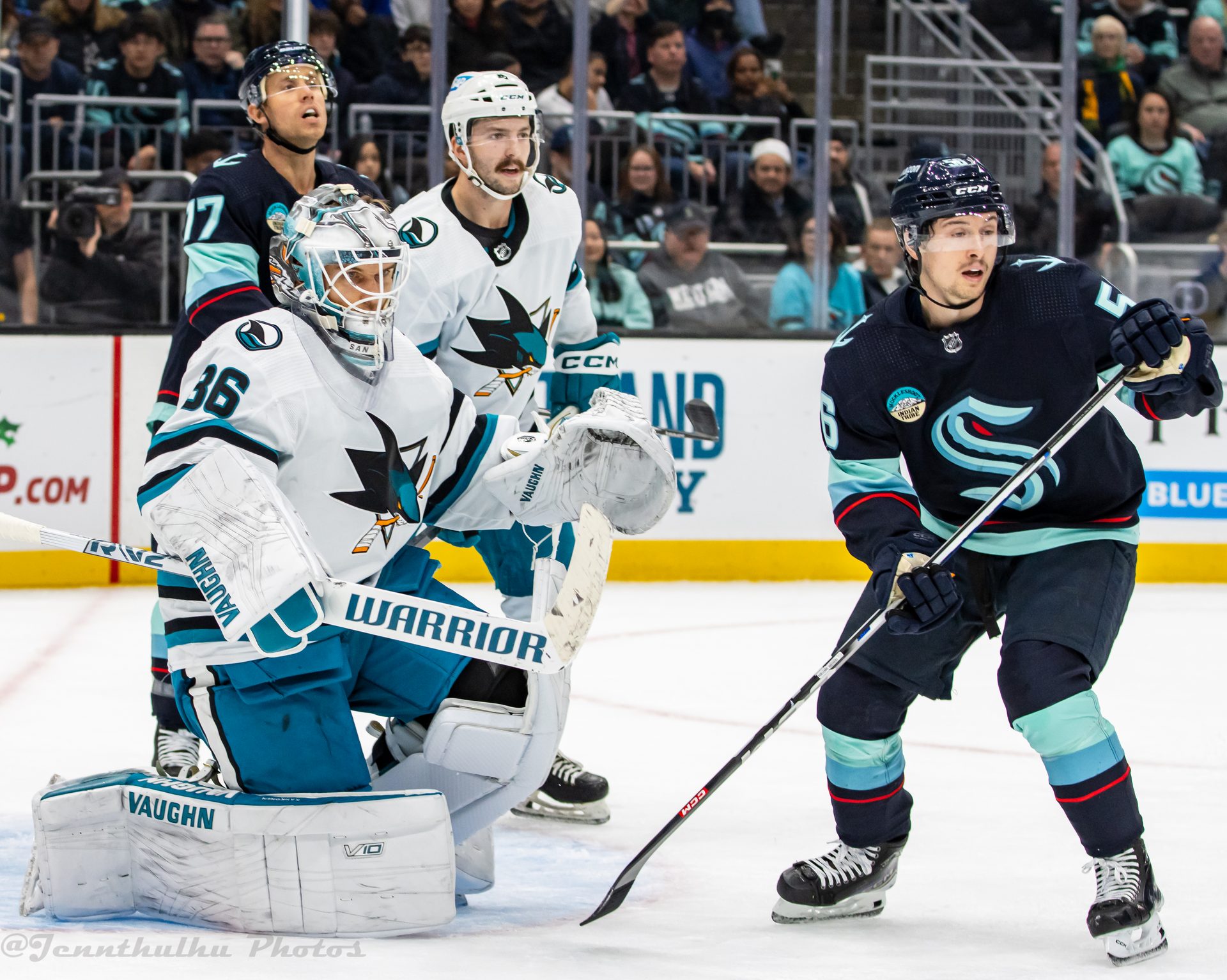 Kaapo Kähkönen devant le filet des Sharks de San Jose, en novembre 2023