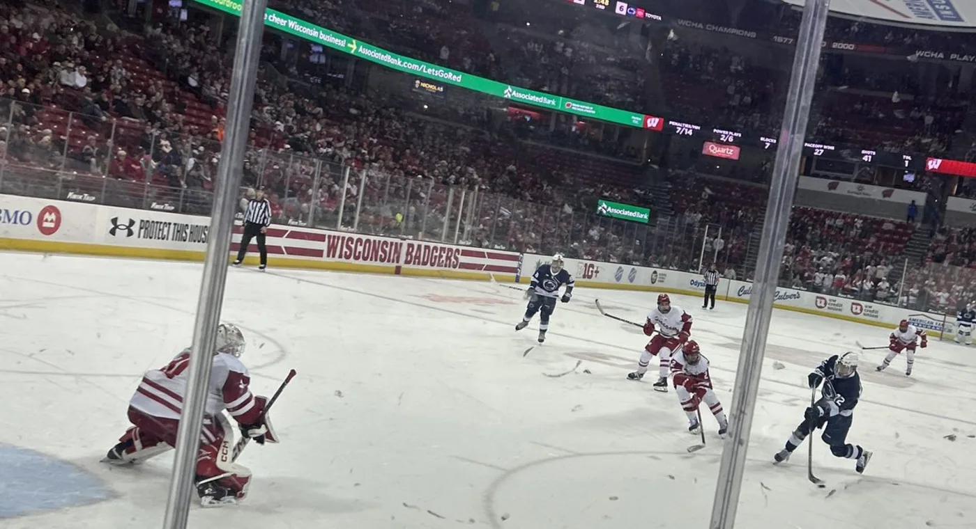 Action de hockey lors du Frozen Four de la NCAA