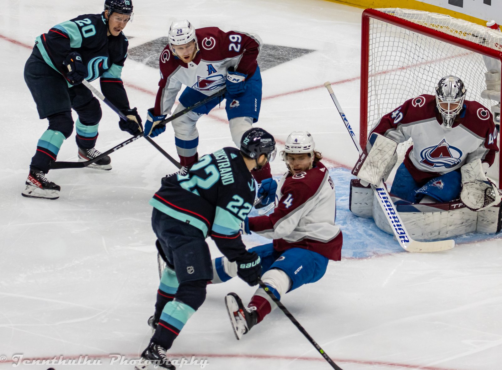 Nathan MacKinnon en action avec l'Avalanche du Colorado