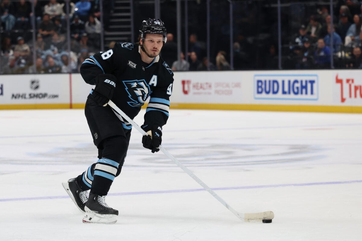 Mikhail Sergachev en action avec le Mammoth de l’Utah en 2026