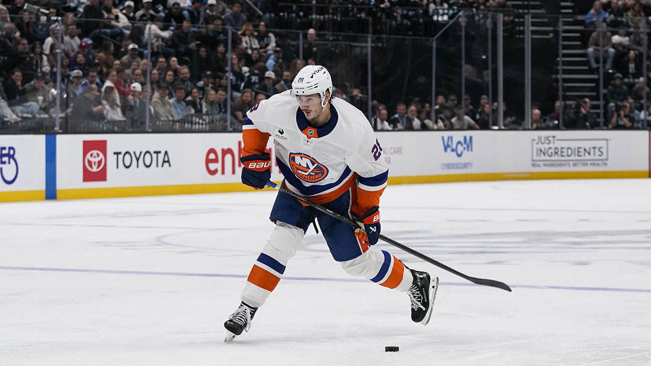 Alexander Romanov en uniforme des Islanders de New York