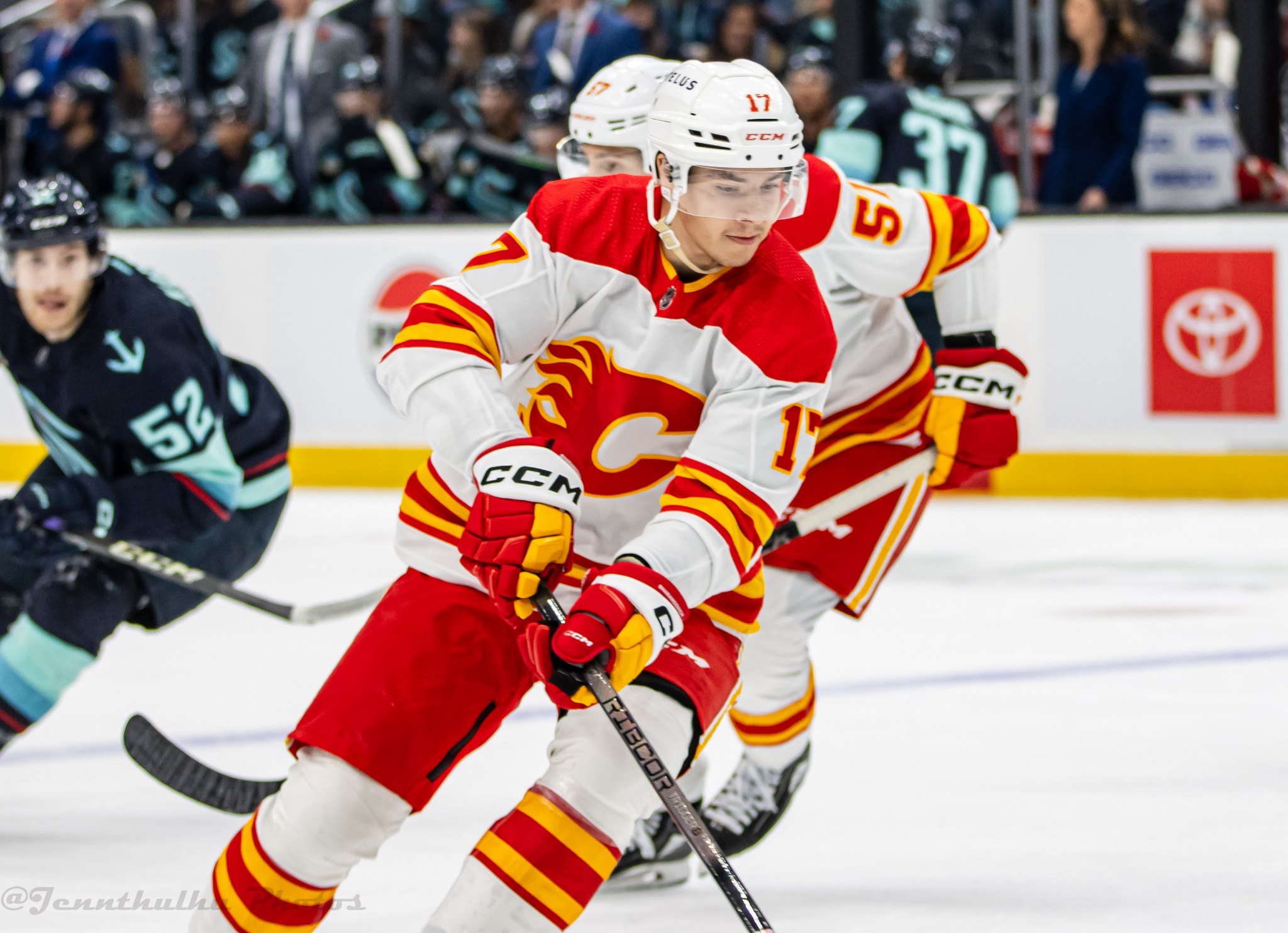 Yegor Sharangovich en action avec les Flames de Calgary le 4 novembre 2023 (photo antérieure à l’actualité)