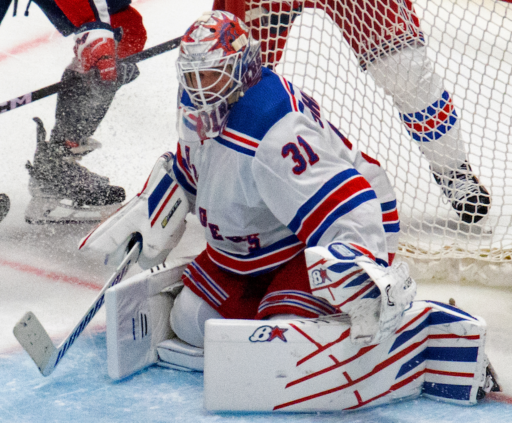 Igor Shesterkin devant le filet des Rangers contre les Capitals pendant les séries 2024